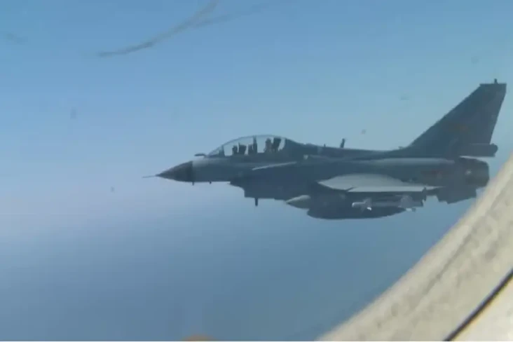 Jet Tempur China Cegat...