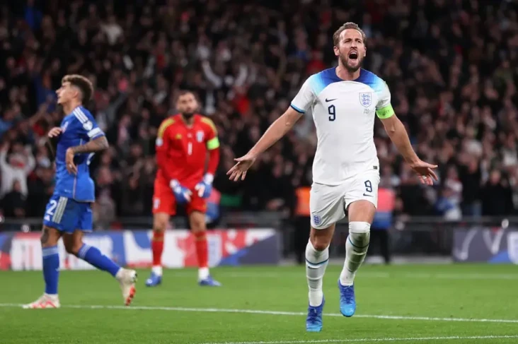 Harry Kane Raja Wembley...