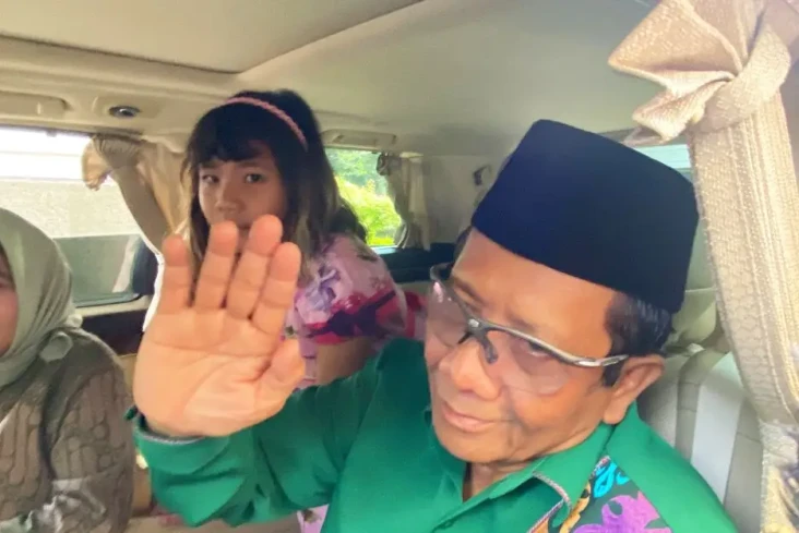 Mahfud MD Beranjak dari...