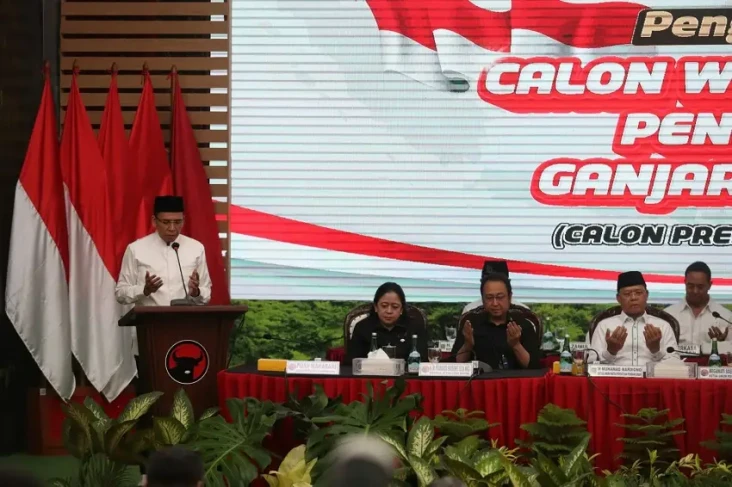 TGB Bacakan Doa Usai...