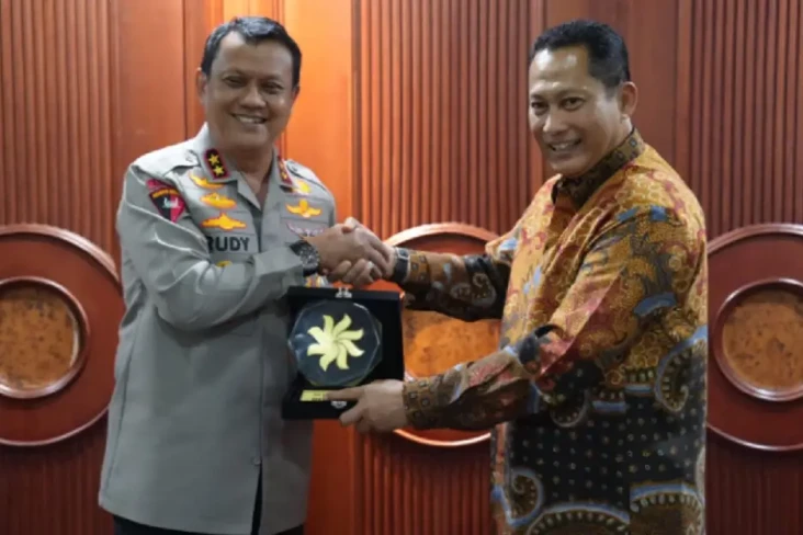 Ungkap Kasus Mafia Beras,...