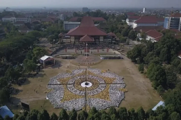 UGM Sumbang 4 Alumni...