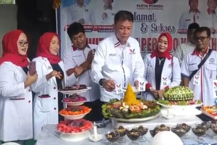 Rayakan HUT ke-9 Partai...