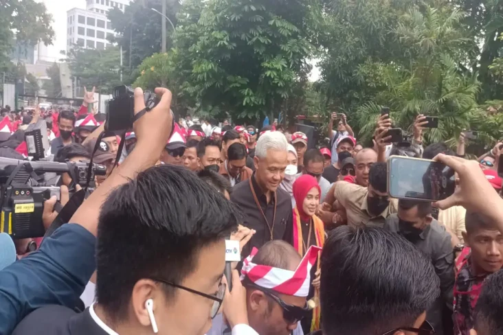Didampingi Siti Atikoh,...