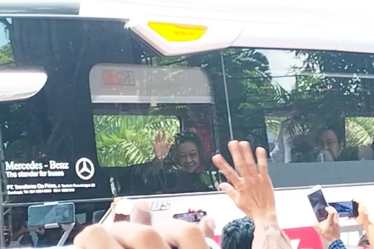 Momen Megawati Sapa...