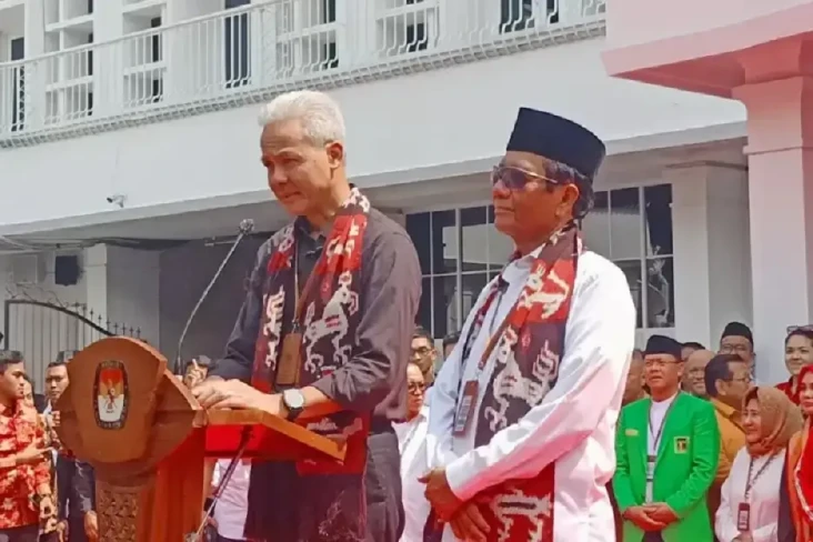 Ganjar Pranowo-Mahfud...