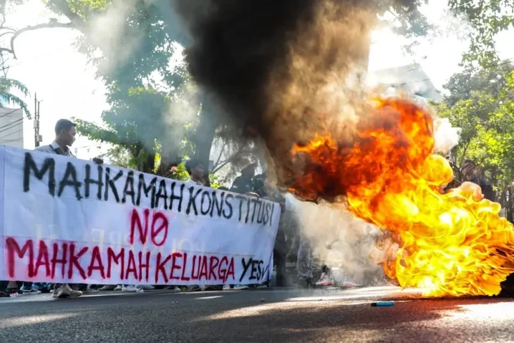 Putusan Usia Capres-Cawapres,...