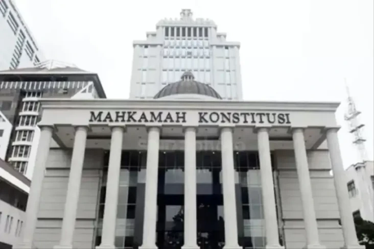 3 Pimpinan MK dengan...