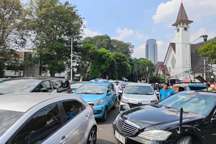 Massa Pendukung Capres-Cawapres...