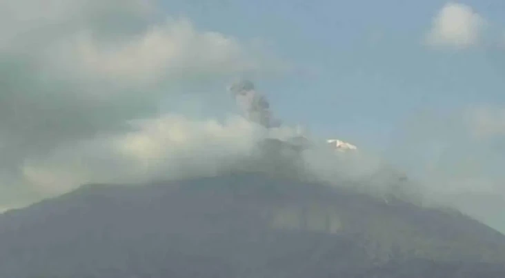 Gunung Ili Lewotolok...