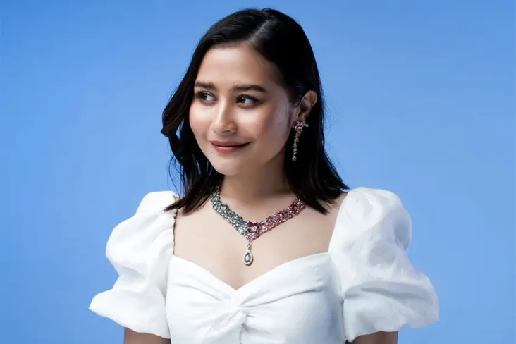 Prilly Latuconsina dan...