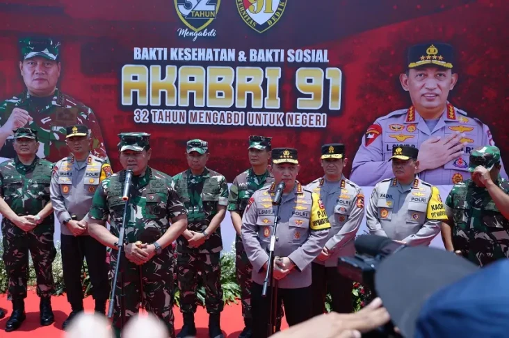 Tinjau Bakti Sosial...