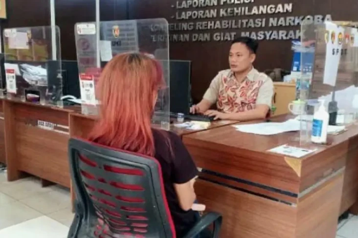 Foto Telanjangnya Disebarluaskan,...