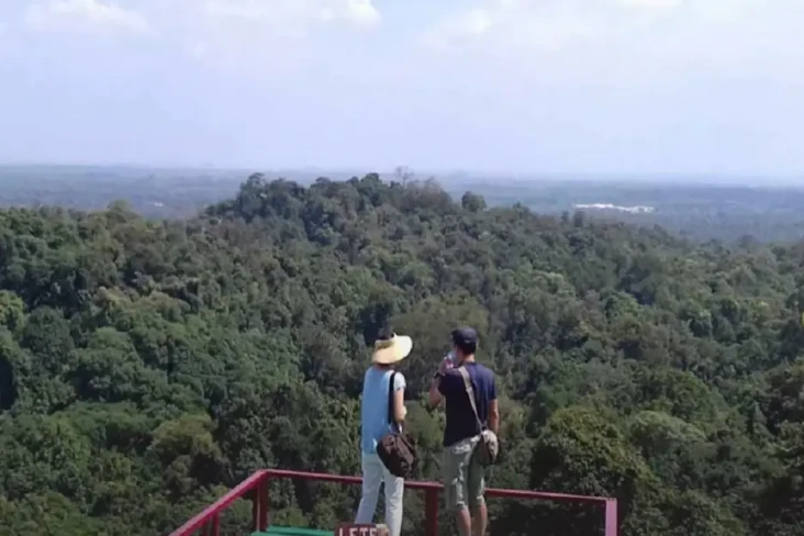 Menikmati Pesona Bukit...