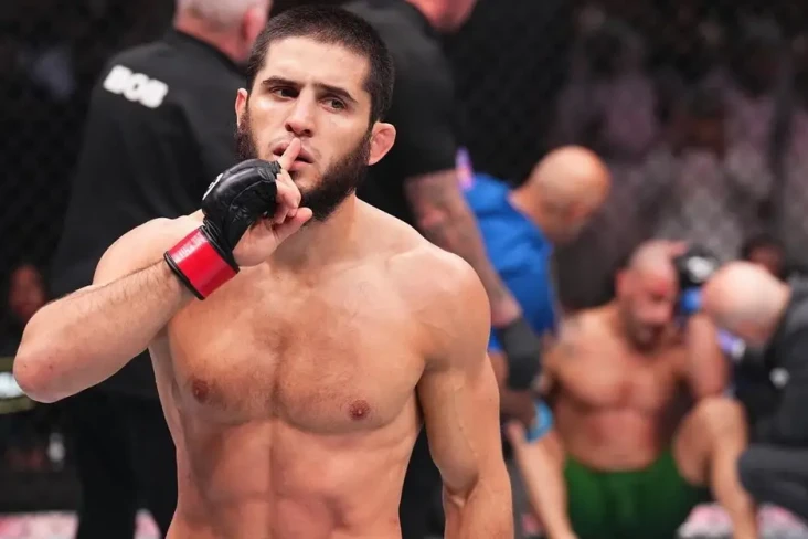 Alexander Volkanovski...