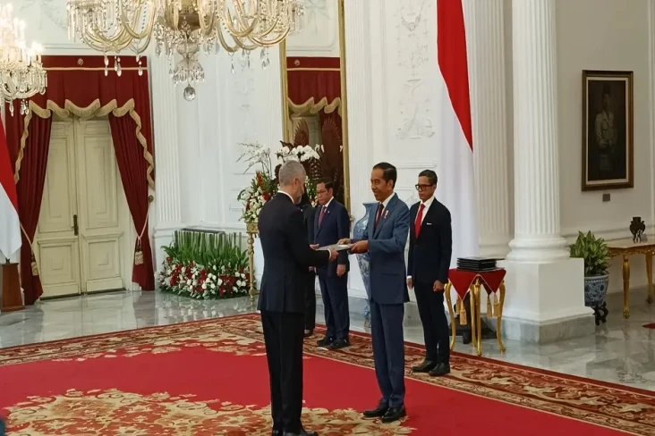 Jokowi Terima Surat...