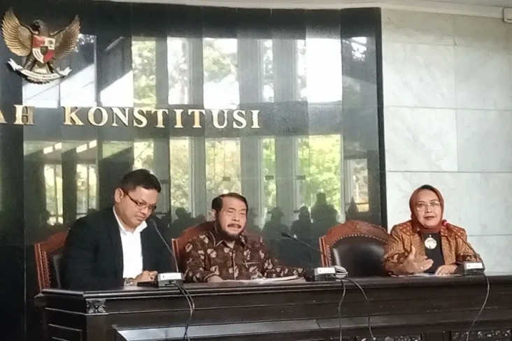 Hakim Konstitusi Enny...