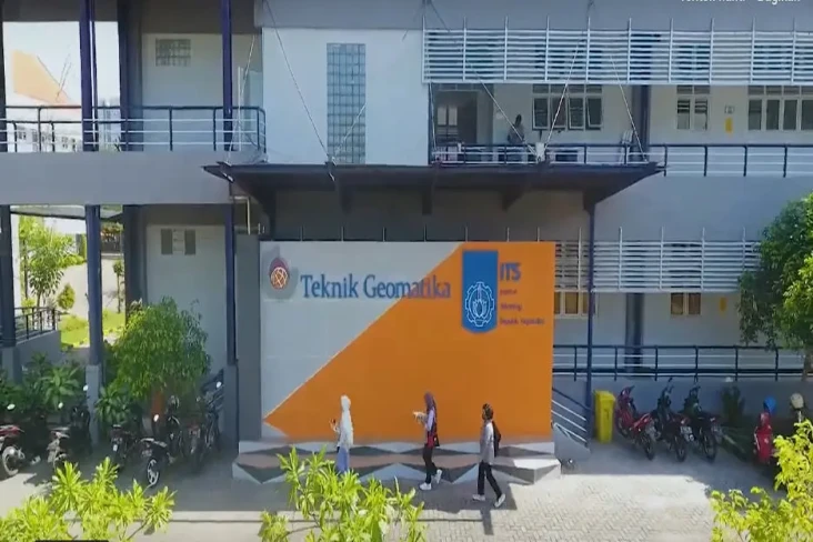 4 PTN dengan Jurusan...