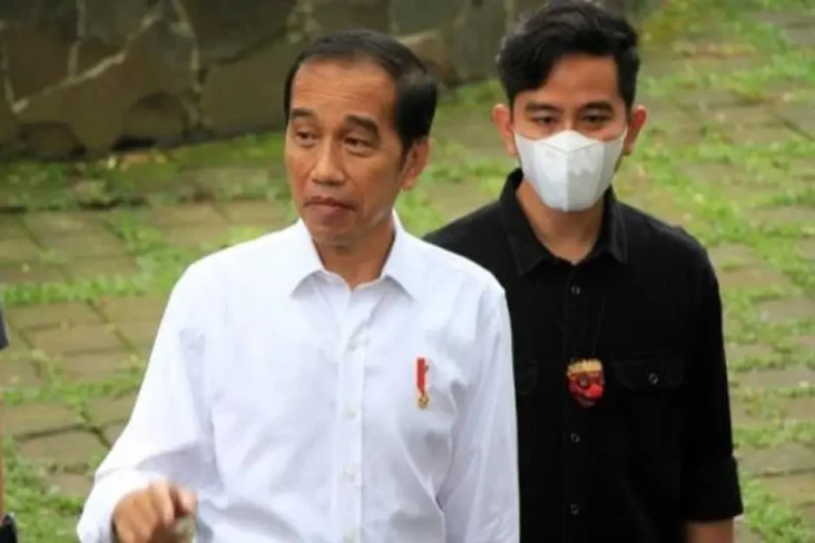 Jokowi Izinkan Gibran...