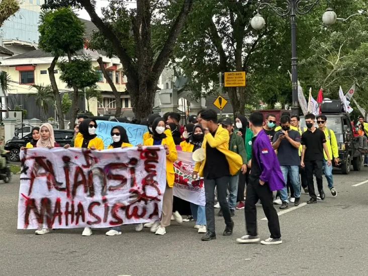 Dinasti Politik Rusak...