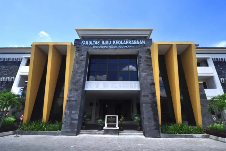 7 Universitas yang Menyediakan...