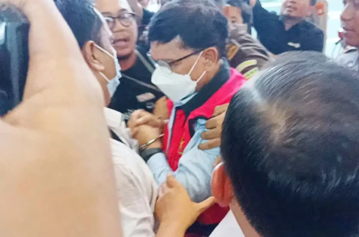 Dituntut 15 Tahun Penjara,...