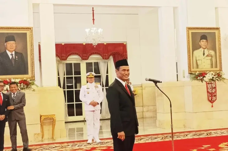 Resmi Jabat Mentan,...