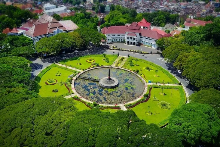 15 Perguruan Tinggi...