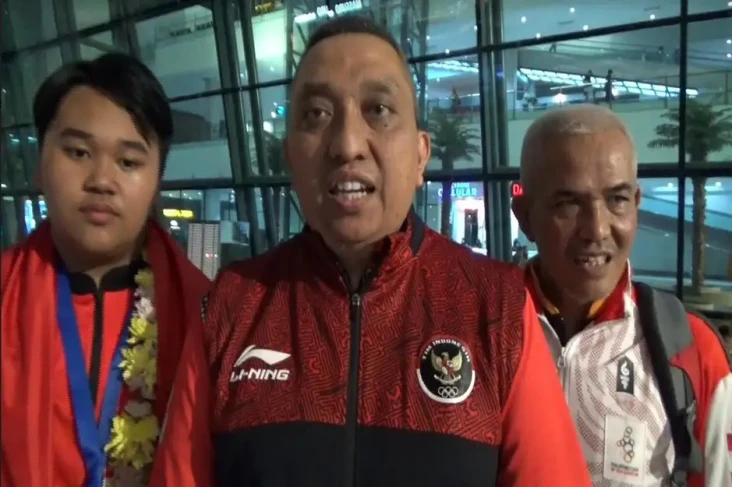 Derin Asaku Juara Dunia...