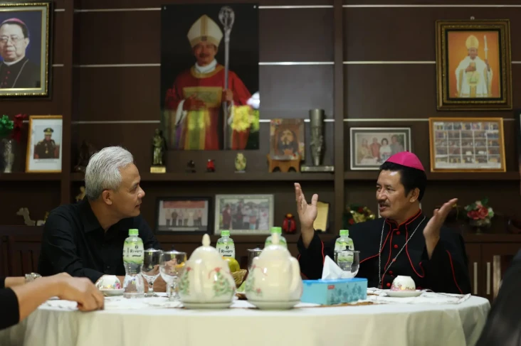 Sambil Santap Bubur...