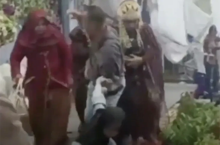 Hujan Angin Robohkan...