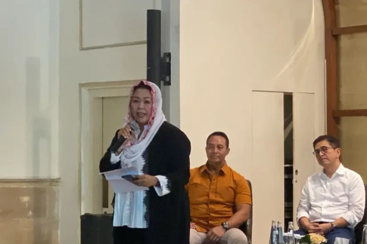 Yenny Wahid Melantunkan...