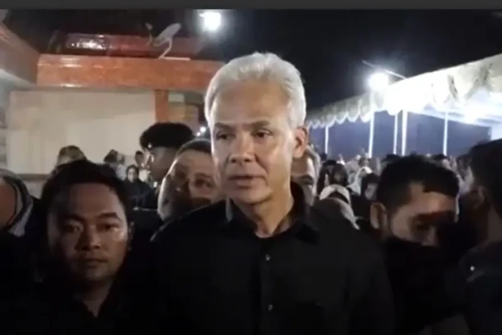 Ganjar Pranowo Proyeksikan...