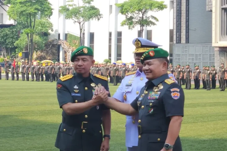 Panglima TNI Pimpin...
