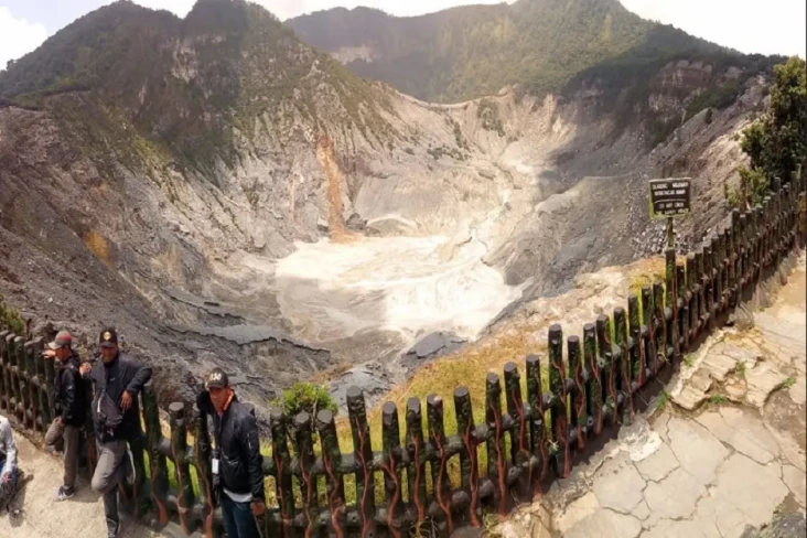 4 Referensi Tempat Wisata...