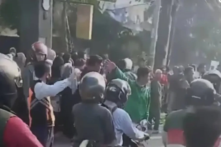 Mengantuk, Pemotor Tabrak...