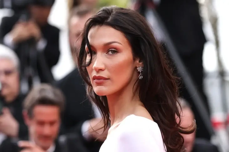 Bella Hadid Beri Dukungan...