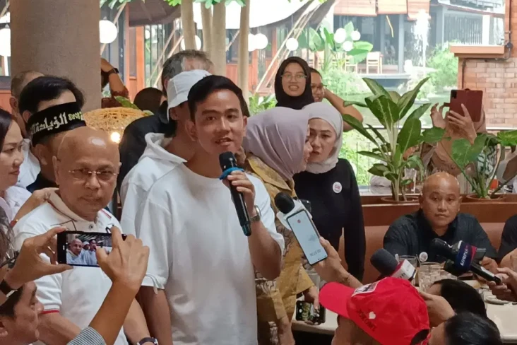 PDIP Tunggu Etika Politik...