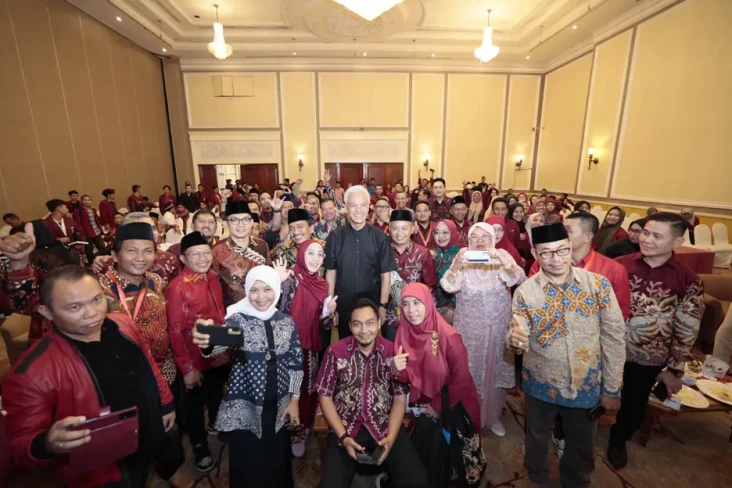 Hadiri Forum Alumni...