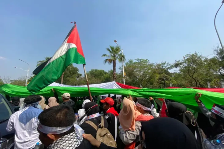 Bendera Raksasa Palestina...