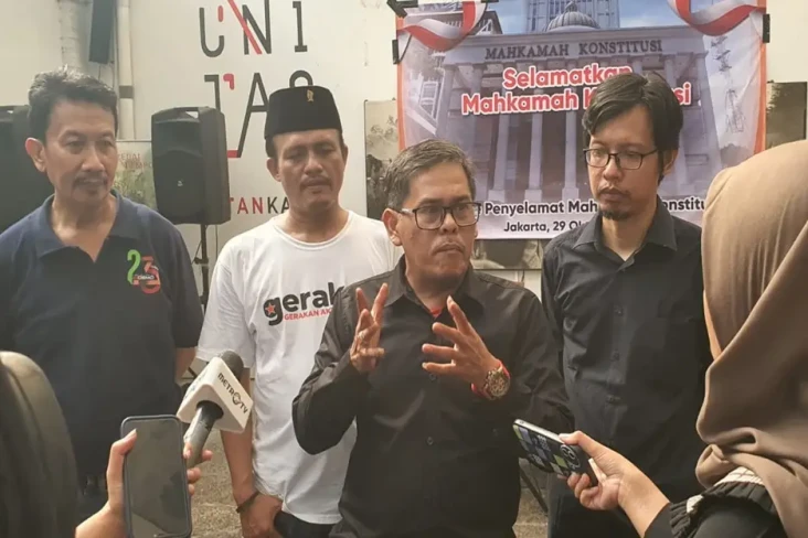 KPMK Desak Anwar Usman...