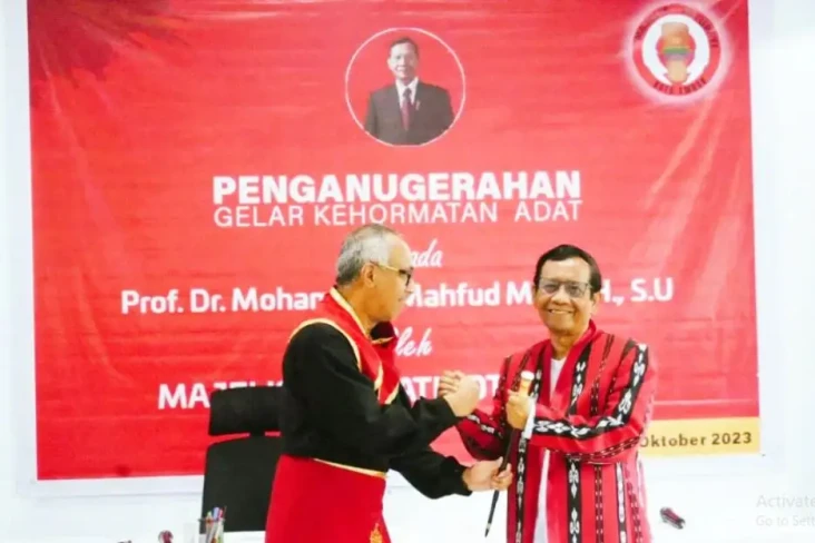 Mahfud MD Dianugerahi...