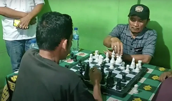 Ikuti Turnamen Catur...
