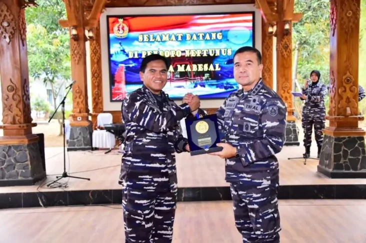 KSAL Lepas 11 Pati TNI...