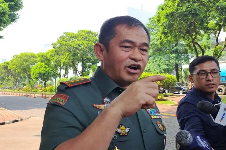 Pangkostrad Maruli Temui...