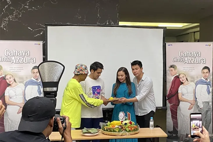 Cahaya Cinta Azzura...