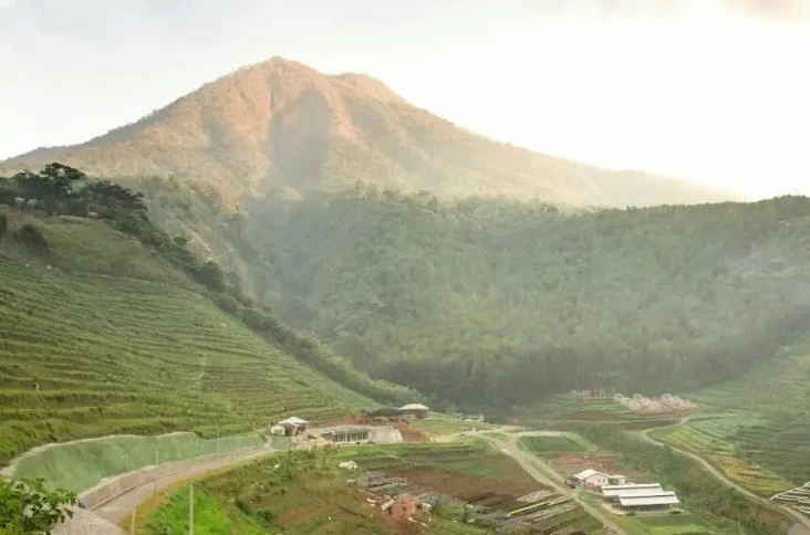Mitos Gunung Kawi, Tempat...