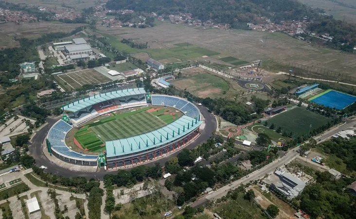 Semua Stadion Piala...