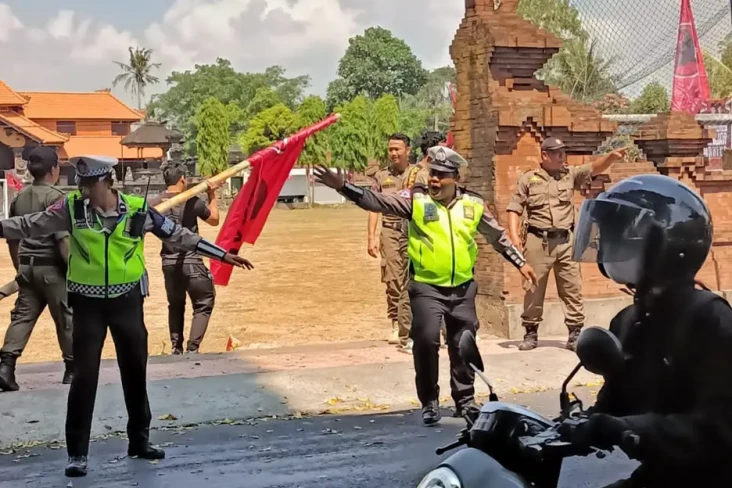 Bendera PDIP dan Baliho...