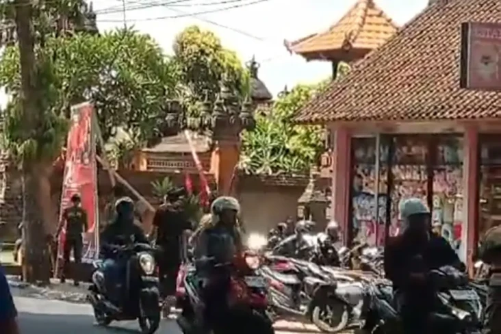 Buntut Pencopotan Bendera...